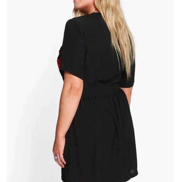 EUC Boohoo Plus Black Romper with Embroidered Roses - Sz. 16 - Picture 2 of 8